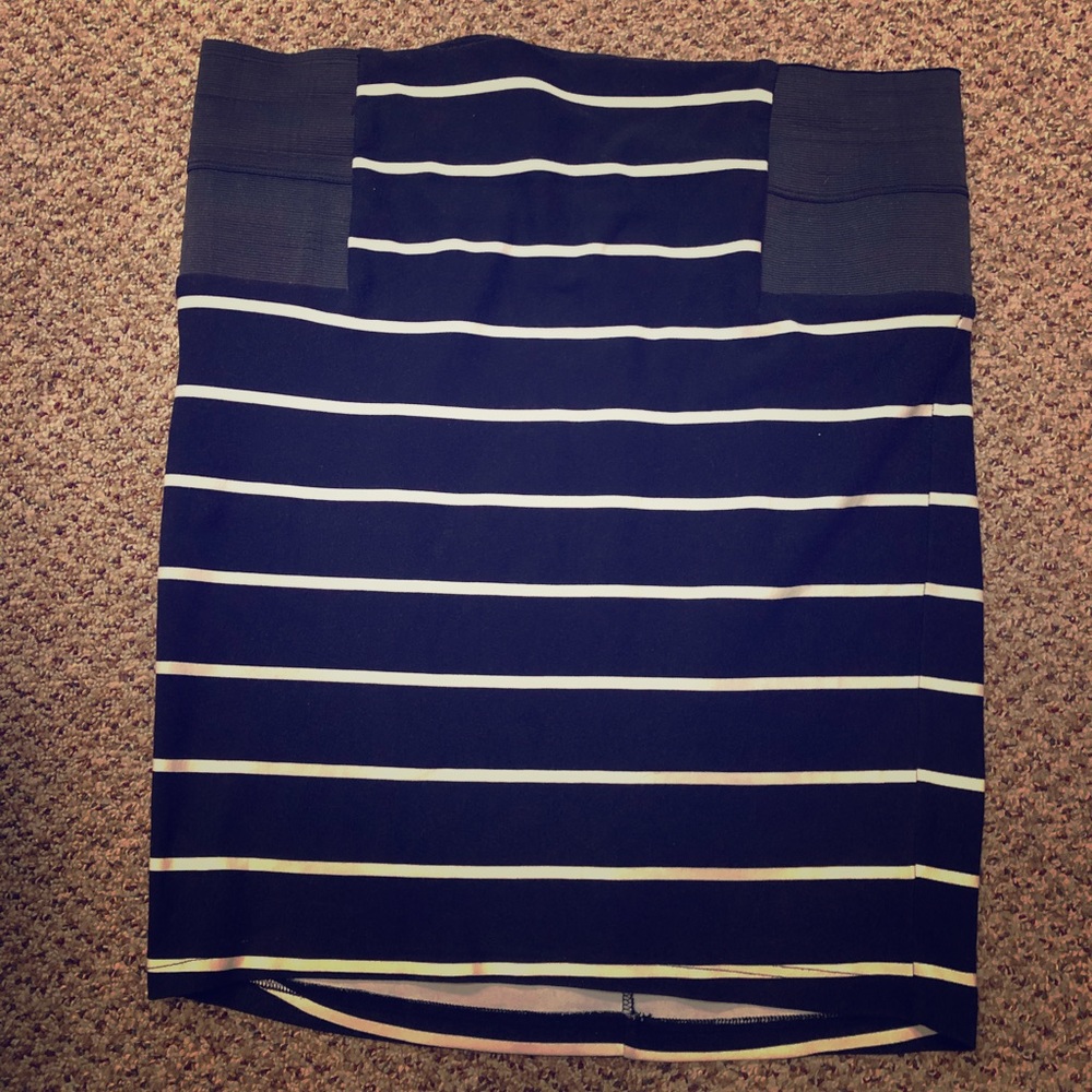 Torrid 2x plus stretch skirt black white stripe